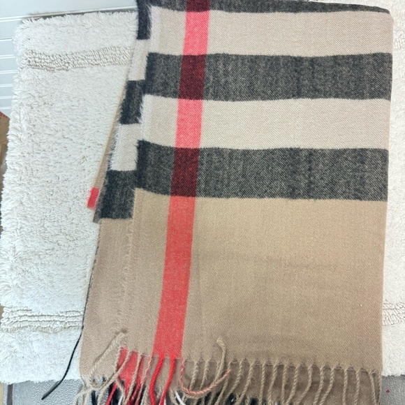 Sky Cashmere Lillanygatan 23 Scarf 100% Virgin Wool Super Soft Women’s Scarf. - Picture 3 of 4